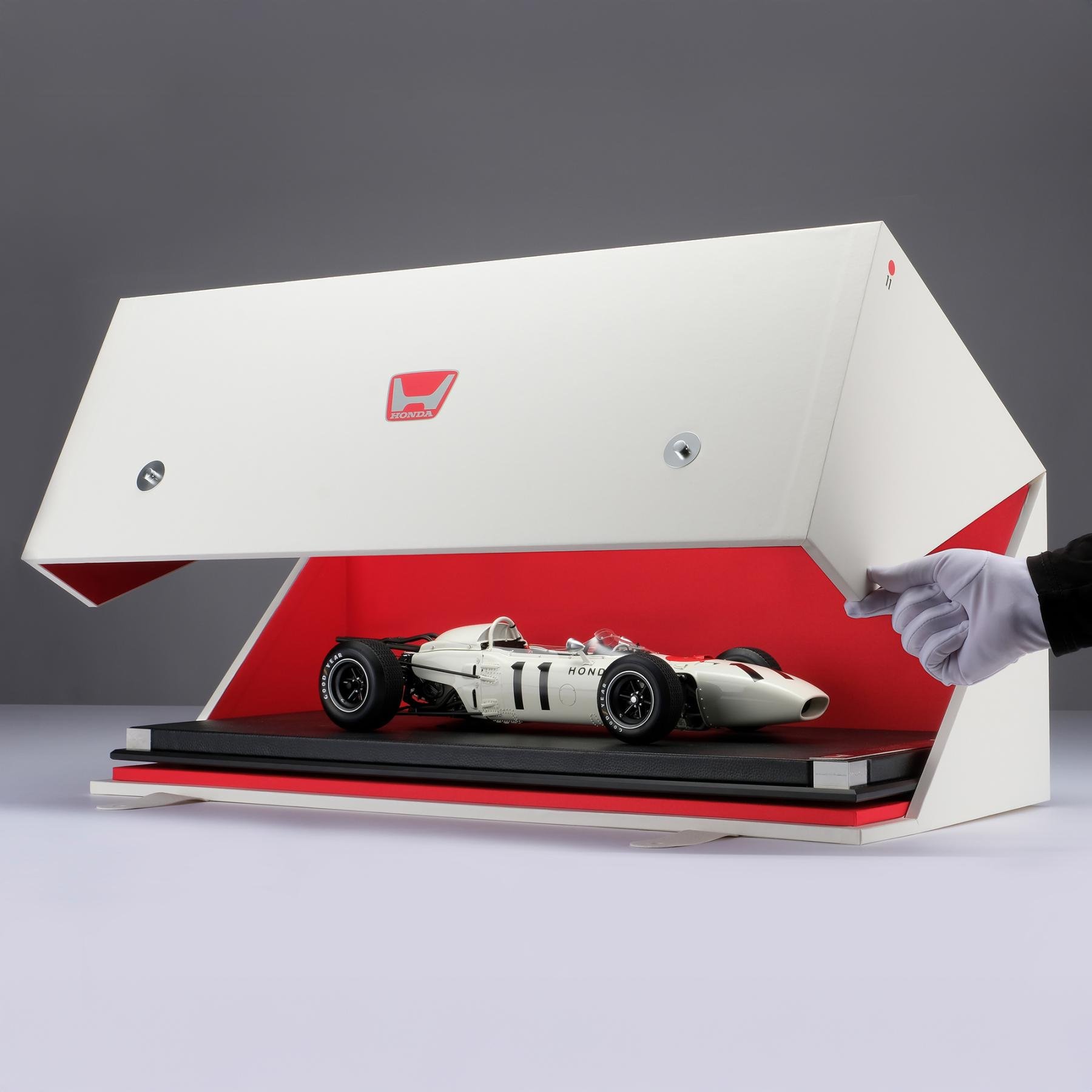 Honda RA272 1:8 Scale Model
